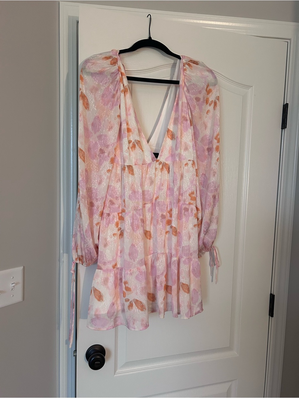 House of Harlow 1960 Pink and Peach Floral V-Neck Tiered Tunic